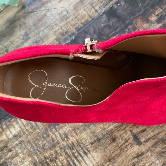 Red Jessica Simpson heels.8. - Picture 3 of 9